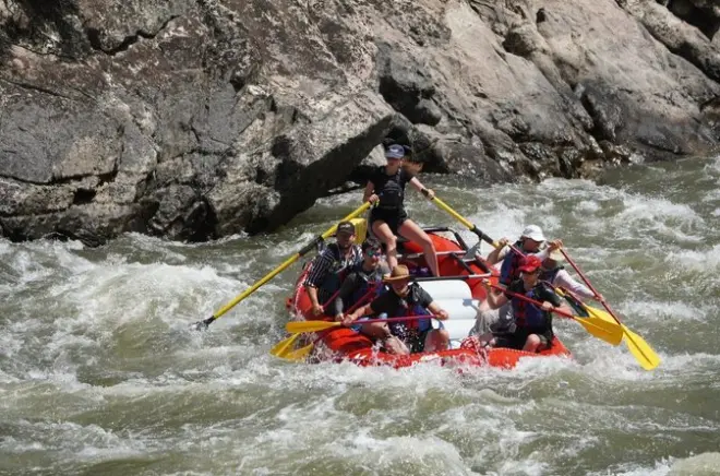 Rafting sul Salmon con visita alla miniera storica e pranzo riverside