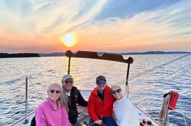 Coucher de soleil en voile sur le lac Champlain depuis Burlington