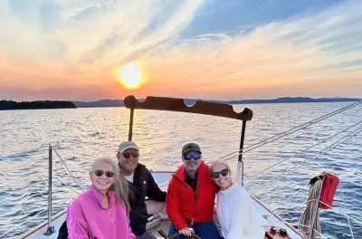 Coucher de soleil en voile sur le lac Champlain depuis Burlington
