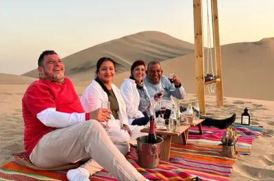 Buggy nas dunas e festa no deserto em Huacachina de UTV