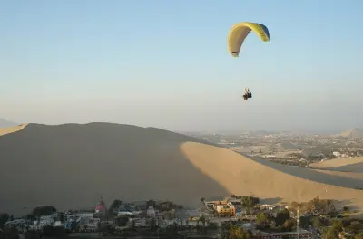 15-minütiger Tandemflug beim Gleitschirmfliegen über Huacachina