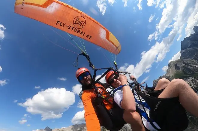 Parapente com caminhada em Innsbruck: Voo tandem no vale Stubai