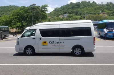 Montego bay flughafen transfer zum hilton rose hall: privat, klimatisiert und schnell. persönlicher service für eine entspannte ankunft ohne wartezeiten.