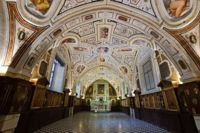 Explore naples' historic center at your pace with an audio guide. visit sansevero chapel, duomo, santa chiara & more. includes museum discounts.