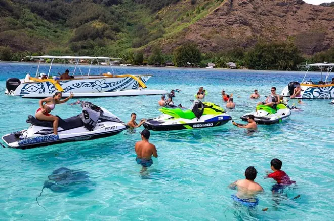 Tour en jet ski à Moorea : Pilotez vous-même autour de deux baies