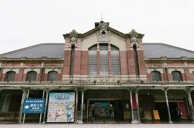 Taichung passeio a pé pela estação ferroviária e rio: História e sabores