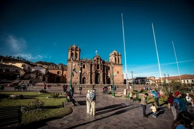 Descubre lo mejor de cusco: sacsayhuamán, qenqo, tambomachay, coricancha y la catedral. tour guiado con recogida en hotel y guía local experto.