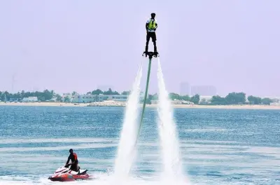 Flyboarding em Ras Al Khaimah: Controle a prancha movida a jato