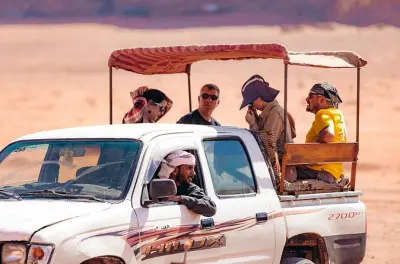 Wadi Rum Jeep-Tour: Lawrence-Stätten & Felsbrücken