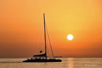 Catamaran au coucher du soleil à Denia : Cava et cap San Antonio