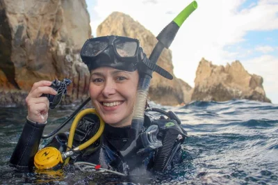 Faça snorkel com leões marinhos na ilha espíritu santo, explore a praia balandra e navegue pelo mar de cortez em um tour em grupo pequeno saindo de cabo. garanta sua vaga!