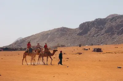Wadi Rum 1 Tag & 1 Nacht: Jeep, Kamel & Wüstencamp