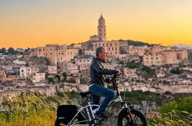 Tour in e-bike a Matera: Dai Sassi alle chiese rupestri della Murgia