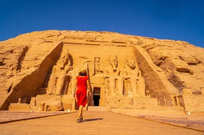 Auto privata da assuan ad abu simbel, visita ai templi, al villaggio nubiano e goditi le viste sul deserto e sul nilo. ritiro e riconsegna inclusi.