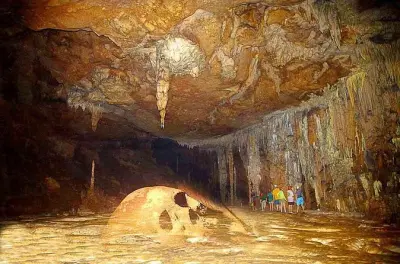Actun Tunichil Muknal Höhle ab Caye Caulker: Geführte Dschungel-Expedition