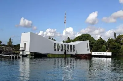Pearl Harbor, plantation Dole et centre polynésien depuis Maui