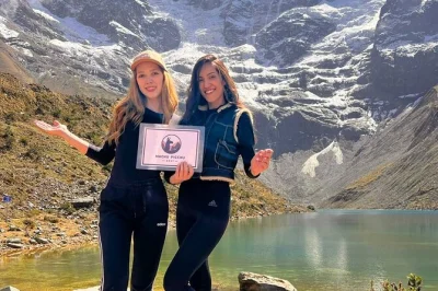 Descubre el lago humantay en una excursión de día completo desde cusco. caminata guiada, desayuno, almuerzo buffet y rituales a la pachamama incluidos. ¡reserva ya tu aventura!