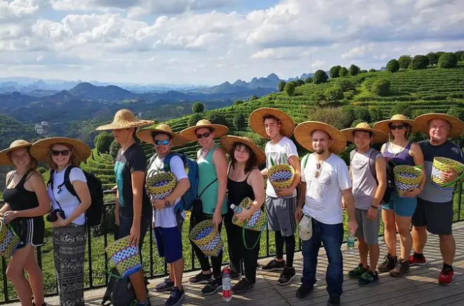 Yangshuo: Colheita de chá e cerimônia em Xianggong Hill