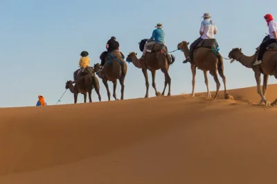 Descubre el sahara en 3 días desde marrakech hasta merzouga. paseo en camello, noche en campamento, visita a ait ben haddou y valle del dades. salidas diarias.