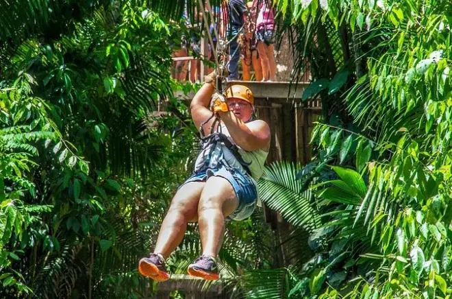 Xunantunich, Höhlen-Tubing und Ziplining ab Placencia