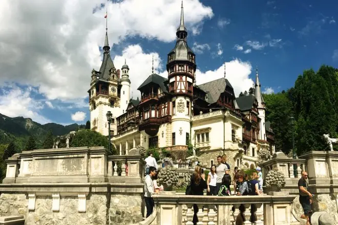 Private Tour ab Bukarest: Dracula & Schloss Peleș an einem Tag