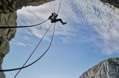 Senderismo y rappel en Nido de los Aguiluchos: 3 descensos de 38 m