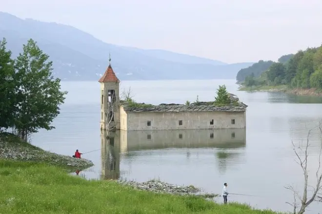 Tagesausflug Mavrovo ab Skopje: Kloster, Höhle & See