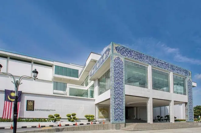 Islamic Arts Museum KL: Admission & city landmarks tour