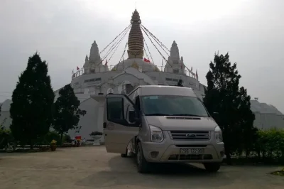 Hanoi old quarter und noi bai flughafen: privater transfer mit klimatisiertem auto, englischsprachigem fahrer, flexiblen zeiten und einfacher buchung.