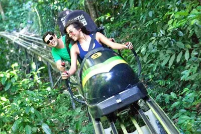 Jamaika Bobsled- und Dunn’s River Falls-Tour ab Runaway Bay