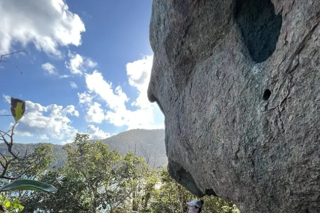Shark Bay hiking tour Tortola: Bat cave and coastal cliffs