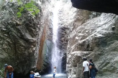 E-bike tour Omodos to Milomeris Waterfall: Downhill ride