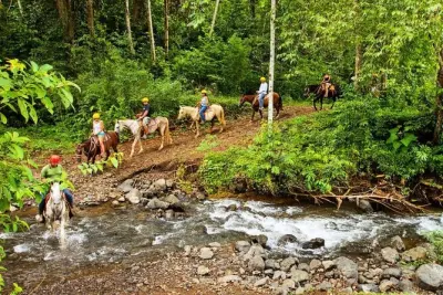 Foresta pluviale di Jaco: Equitazione e camminata alla cascata