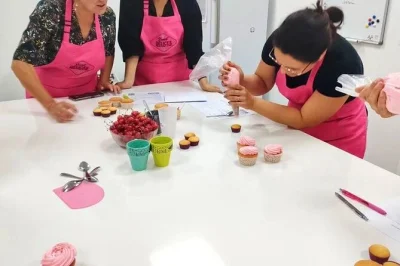 Join margot pinto’s pastry workshops in ifs. learn cake design, macarons, and more. perfect for families, beginners, or experienced bakers. take home your creations!