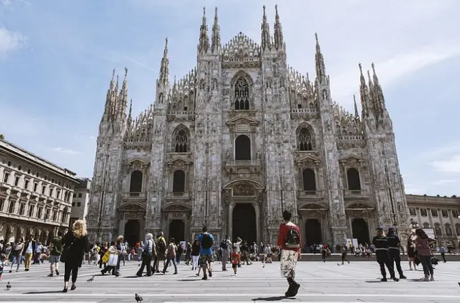Transfert privé Monaco Milan avec chauffeur anglophone