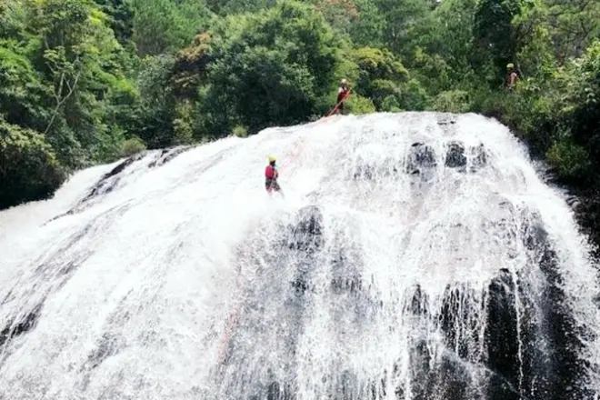 Canyoning tour Da Lat: Datanla Falls rappelling and swimming