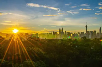 Kuala Lumpur Sonnenaufgang: Von Bukit Tunku zu Petronas Towers