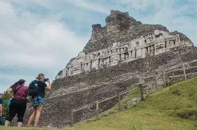 San Ignacio Maya-Ruinen: Xunantunich & Cahal Pech