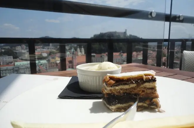 Gastronomia em Ljubljana: Vinhos e história do centro antigo