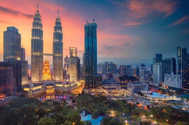 Kuala Lumpur: Petronas Towers & Batu Caves mit Fahrer