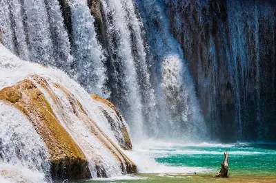 Cascadas Roberto Barrios desde Palenque: Nada en pozas turquesas