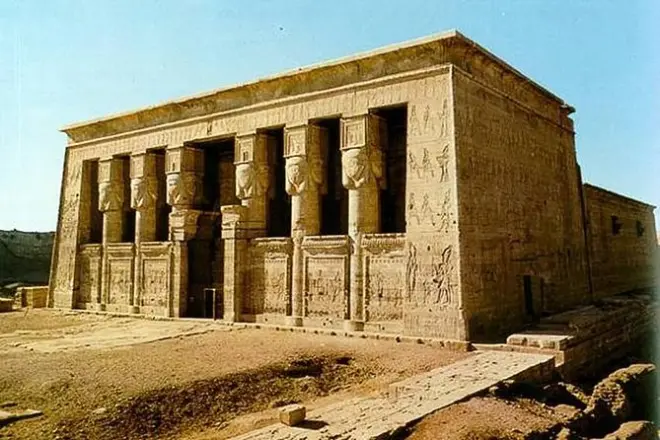 Visite o templo de Hathor em Dendera saindo de Luxor em um dia