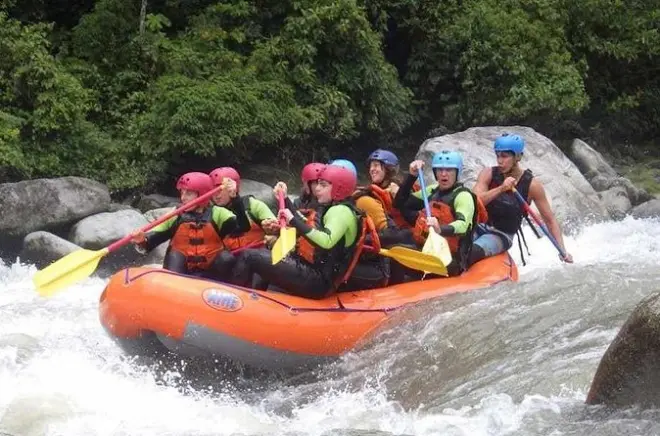 Rafting in Baños: Pastaza-Fluss, Canopy & Canyoning