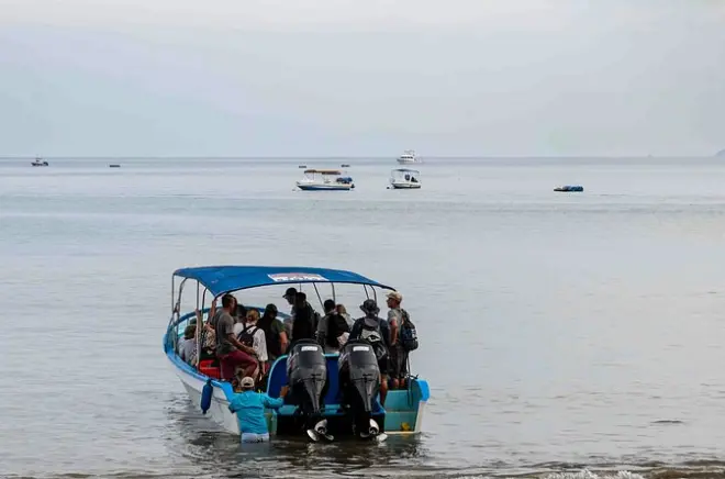 Santa Teresa to Manuel Antonio shuttle: Budget transport