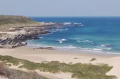 Sardinia Bay: Recorrido guiado de 2 horas por la geología costera