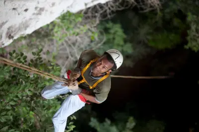 Black Hole Drop Abseilen in San Ignacio: 90 Meter Abstieg