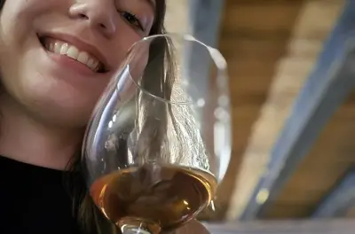 Dégustation de vins à Hvar dans la cave patrimoniale Konoba Bratanić