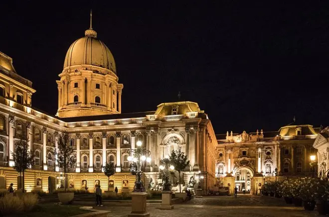 Castillo de Budapest con iglesia de Matías y bastión de Pescadores