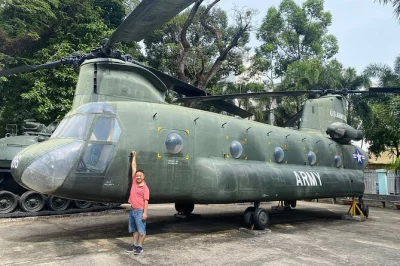 Explore a história de ho chi minh no museu dos vestígios da guerra, catedral de notre dame e túnel de cu chi. inclui almoço, guia e transporte com ar-condicionado. reserve já.