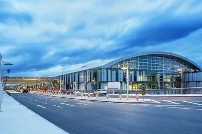 Cesme to Izmir Airport Transfer: Private Vehicle, Meet & Greet